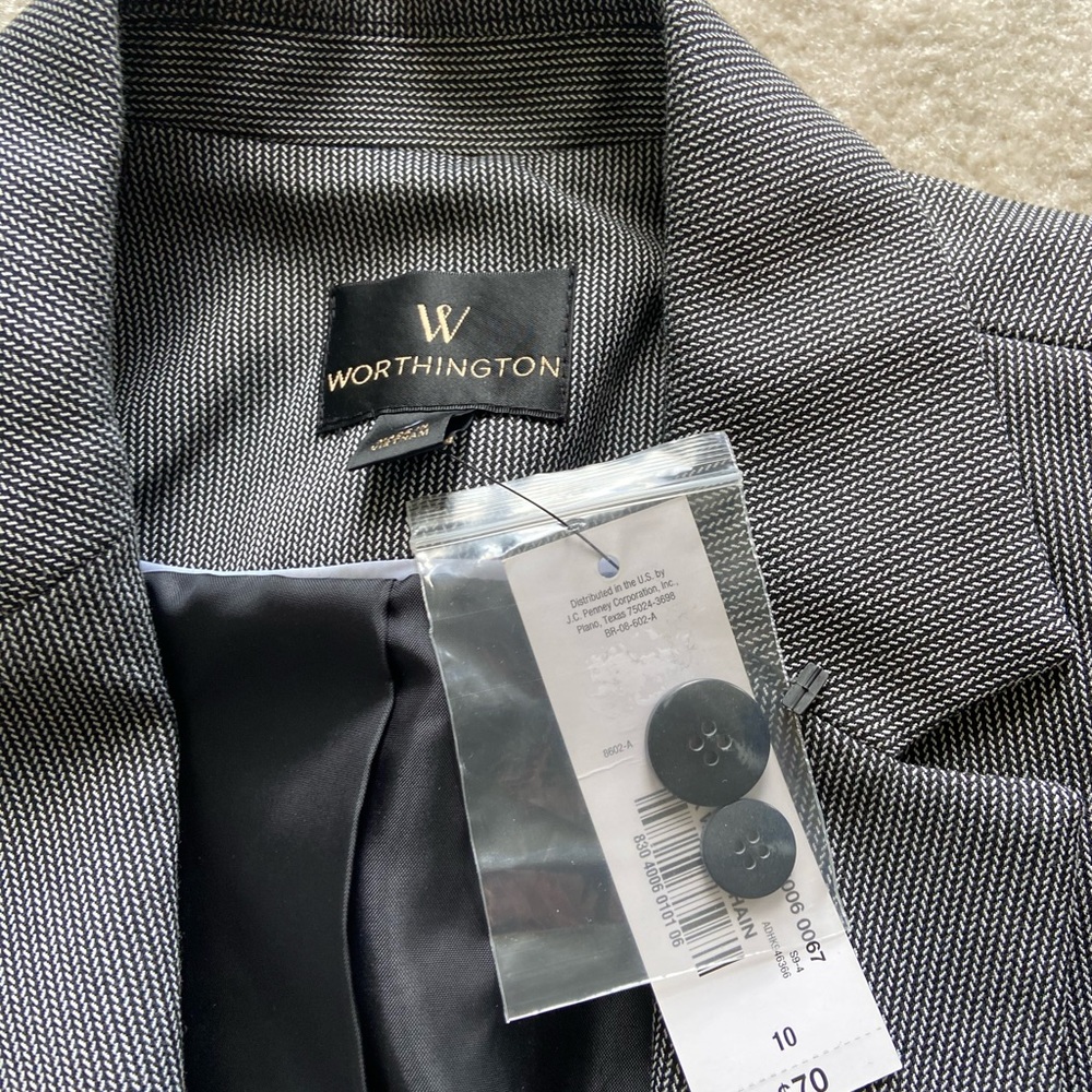 Blazer - Picture 3 of 3